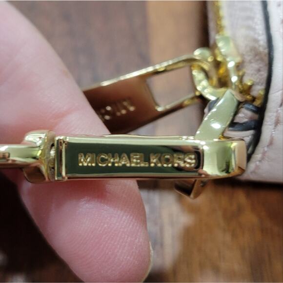 Michael Kors Jet Set Continental Wristlet in Pebbled Leather - Picture 6 of 12